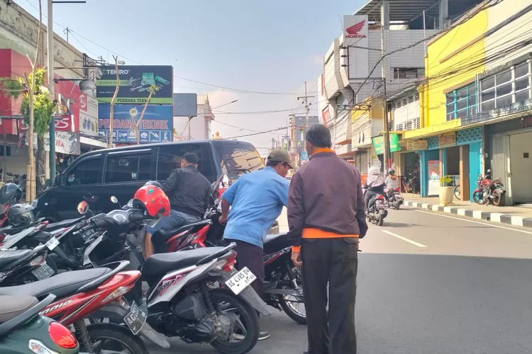 Meski Diuji Coba Pembatasan Parkir, Jalan Dhoho Kediri Tetap Macet, Ternyata Tiga Faktor Ini Penyebabnya