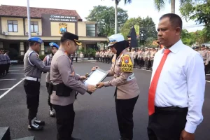 Kapolres Kediri Kota Apresiasi Anggota yang Berprestasi, Ini Penghargaan yang Diberikan