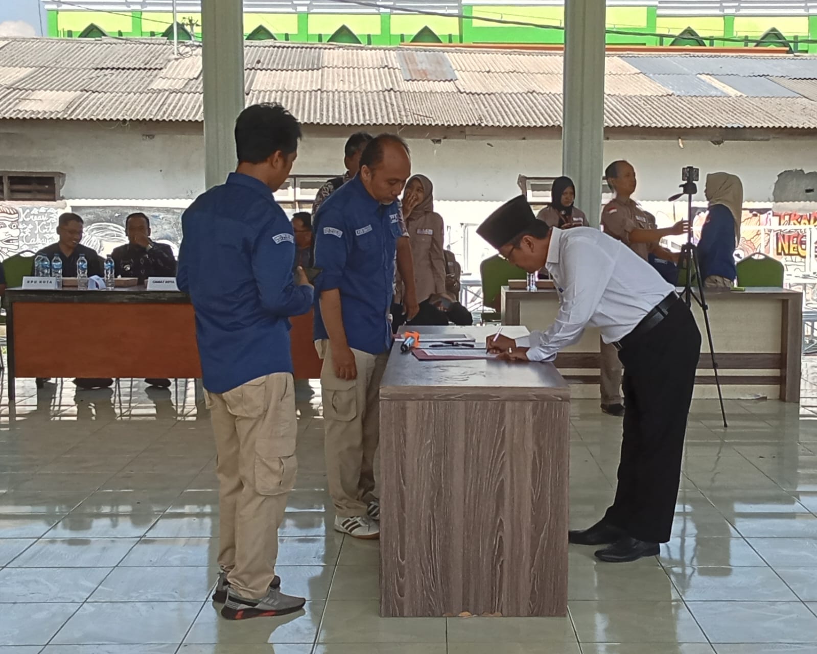 Usai Dilantik, Semua KPPS di Kota Kediri Menanam Pohon