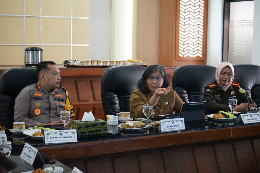 Hadiri Rapat Koordinasi Inflasi Nasinal, Pj Wali Kota Kediri Minta TPID Cermati Penyumbang Inflasi di Kota Kediri