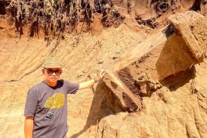 Ditemukan Tugu Tapal Batas Era Prabu Kertajaya Berangka Tahun 1123 Saka, Lokasi di Kayunan Plosoklaten Kabupaten Kediri 