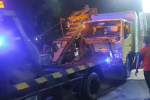 Kecapatan Tinggi Saat Hujan, Truk Boks Terguling  di Jalan Raya Blabak, Sopir Meninggal Dunia