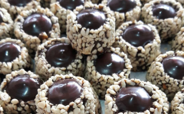 Inspirasi Kue Kering Lebaran 2024, Resep Peanut Choco Thumbprint Cookies Bikin Nagih