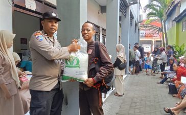 Ratusan warga Kampung Dalem terima bantuan pangan beras