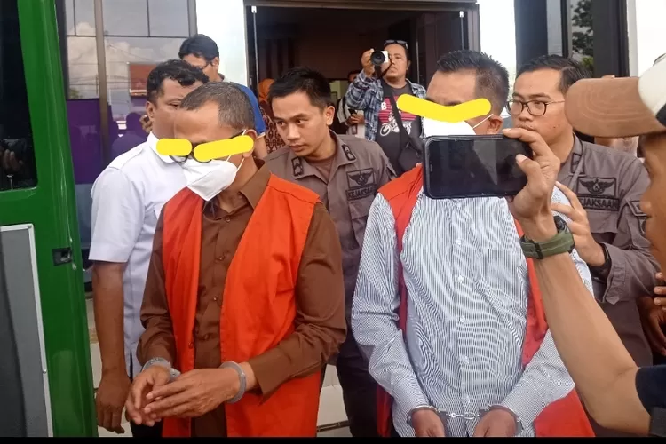 Akhirnya, Kejari Ponorogo Jebloskan Dua Tersangka Pungli Surat Segel Tanah Program PTSL di Desa Sawoo ke Rutan