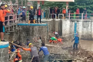 Bupati Ponorogo Instruksikan Semua Warga Harus Kerja Bakti Bersihkan Lingkungan