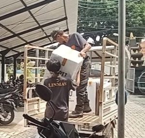 Terkendala Fotocopy C1, Pengumpulan Kotak Suara dari 20 TPS  se-Kelurahan Singonegaran Molor