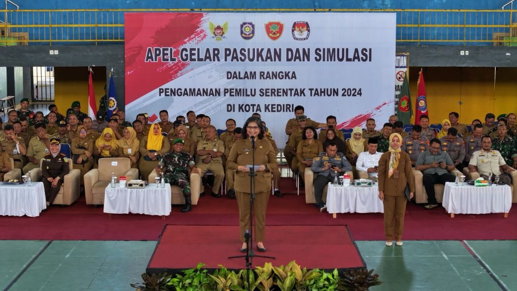 Pimpin Apel Gelar Pasukan Pengamanan Pemilu Tahun 2024, Pj Wali Kota Kediri Zanariah Sampaikan Pesan Ini Pada Satlinmas 