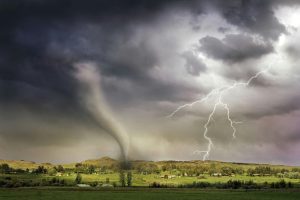 Apa Perbedaan Tornado vs Puting Beliung? Memahami Dibalik Kedua Fenomena Angin Kencang 