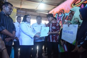 Pj Wali Kota Kediri  Zanariah Berikan Santunan Kematian pada Ahli Waris Hery Krishmanto, Pengawas Kelurahan Pakelan yang Meninggal Dunia Karena Tugas