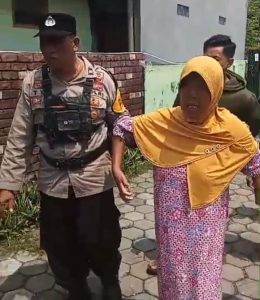 Totalitas dalam Pelayanan, Bhabinkamtibmas Kelurahan Tosaren Antar Penderita Stroke Gunakan Hak Pilih ke TPS, Ini Infonya