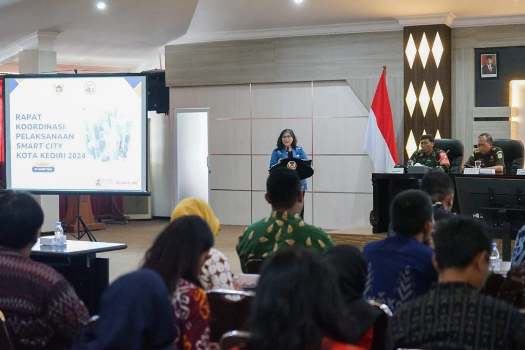 Pj Wali Kota Kediri Pimpin Rapat Evaluasi Perkembangan Kelurahan 2024, Ini Arahannya