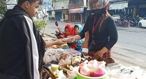 Bulan Ramadan, Momen Mengais Rejeki Bagi Pedagang Takjil Dadakan di Kota Kediri