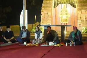 Bupati Kediri Mas Dhito Bersama Mbak Dewi Napak Tilas ke Desa Siman