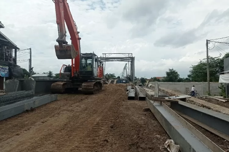 Proses pembangunan Jembatan Jong Biru sedang dikebut pengerjaanya (bakti)