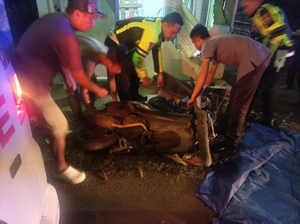 Laka Tunggal di Jalan Raya Jegles, Kelurahan Blabak Kecamatan Pesantren Kota Kediri, Korban Warga Setempat dan Langsung Meninggal