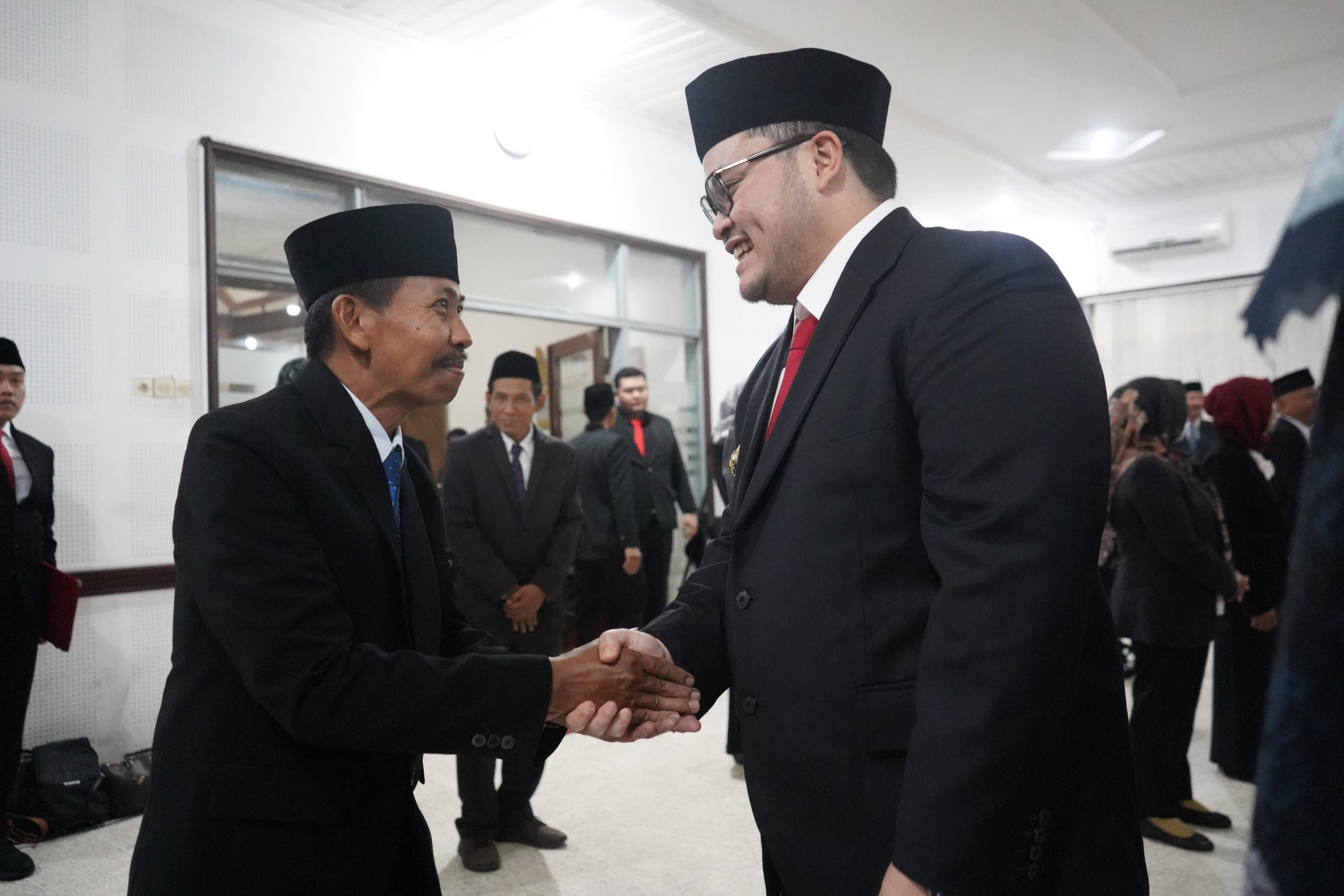 Bupati Kediri, Mas Dhito, Gelar Mutasi Malam Hari, Lantik Puluhan Pejabat, Diantaranya 3 Kepala Dinas