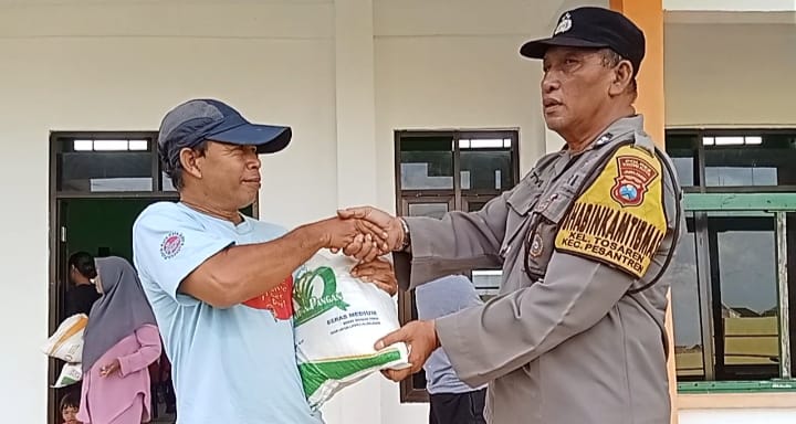 Ribuan KPM di Kelurahan Tosaren Terima Bantuan Pangan Beras, Semua Senang dan Bersyukur