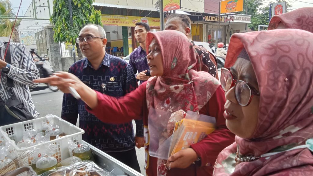 Dinas Kesehatan Kota Kediri Sidak Pedagang Takjil, 2 Sampel Takjil Diketahui Positif, Masyarakat Diimbau Lebih Selektif 