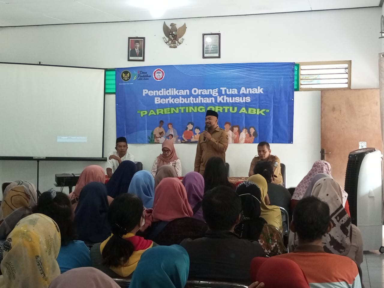 Kepala Dinas Pendidikan Kota Kediri Membuka Agenda Parenting Orang Tua anak ABK di SLB Putera Asih, Ini Pesan-Pesan yang Disampaikan