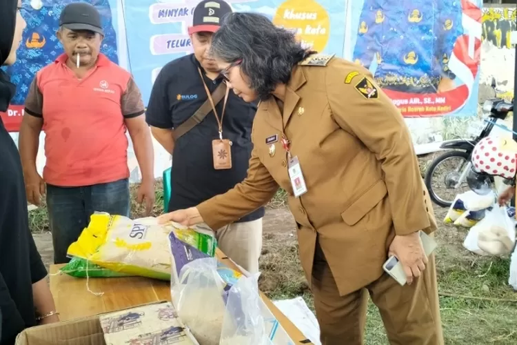 Pj Wali Kota Kediri Imbau Warga Tidak Panic Buying, Kepala BULOG Kediri Sebut Sudah Ada Daerah yang Panen Padi