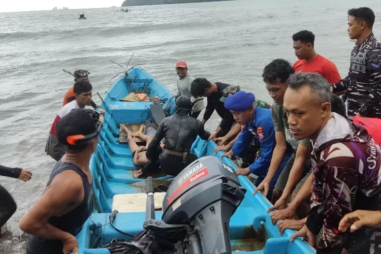 Tiga Bocah Terseret Arus di Pantai Damas, Trenggalek, Satu Meninggal Dunia