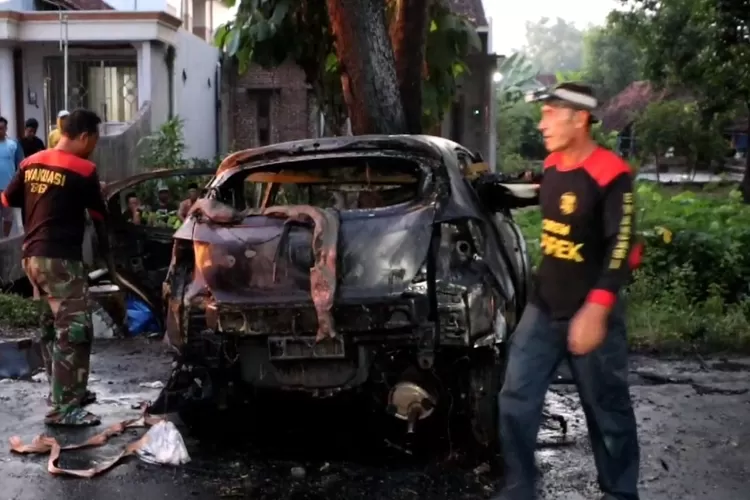 Mobil Brio di Ponorogo Alami Kecelakaan dan Terbakar, Sopir dan Penumpang Tewas Terpanggang