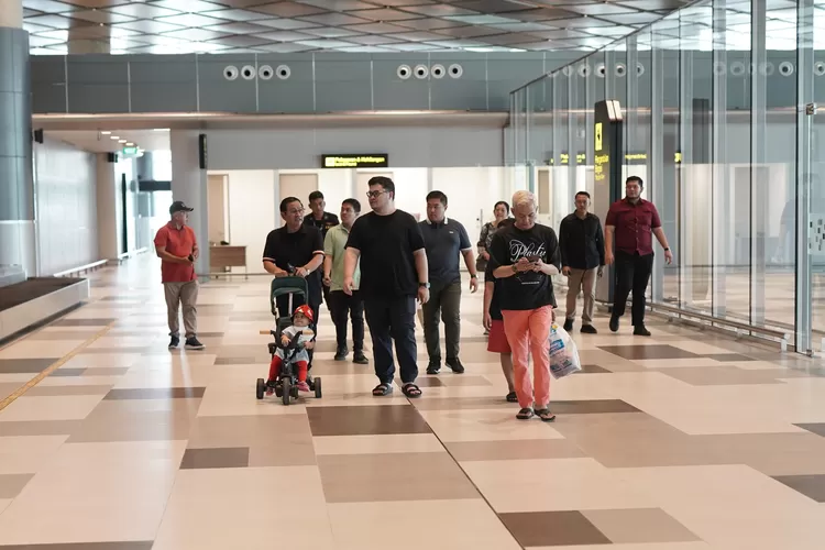 Bupati Kediri Dampingi Menseskab Tinjau Bandara