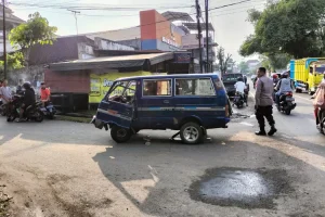 Daihatsu Hijet  Sedang Angkut Murid MI dan SMP di Blitar, Alami Kecelakaan Dihantam Pikap, Begini Kondisinya