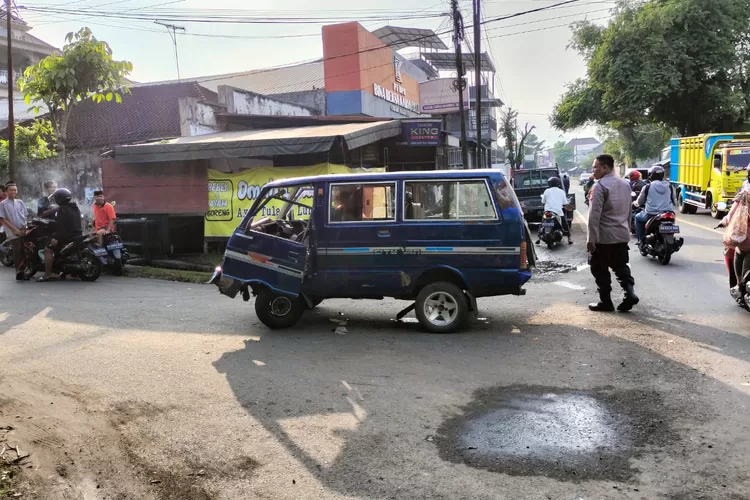 Daihatsu Hijet Sedang Angkut Murid MI dan SMP di Blitar, Alami Kecelakaan Dihantam Pikap, Begini Kondisinya