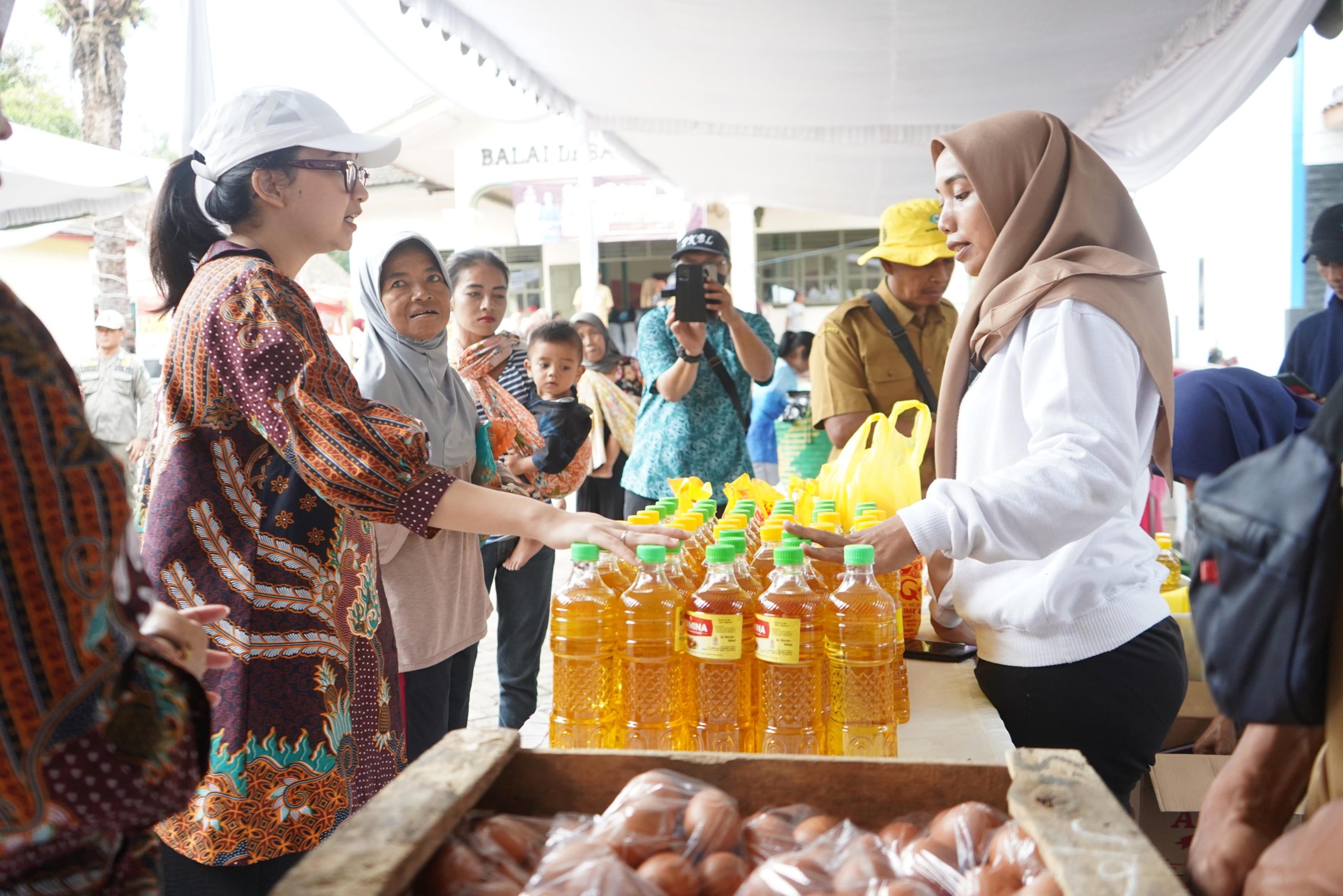 Mbak Cicha Pimpin Kegiatan Pasar Murah dan Pembagian Suvenir, Ini Infonya