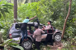 Mobil Pengantar Pengantin Masuk Jurang di Trenggalek, Satu Penumpang Tewas