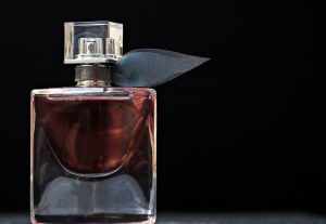 Rekomendasi Parfum Pria Agar Semakin Profesional, Baunya Nempel Seharian