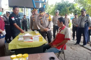 Puluhan Sopir Bus Jalani Tes Urine di Terminal Nganjuk, Satu Sopir Diketahui Positif