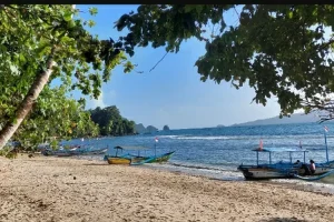 Wisatawan di Trenggalek Harus Waspada Potensi Cuaca Ekstrem Saat Libur Panjang