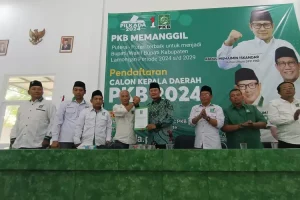 Yuhronur Efendi Kembalikan Formulir Pendaftaran ke DPC PKB Lamongan, Siap Ikuti Mekanisme Partai