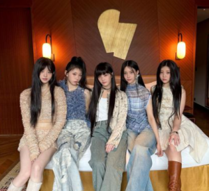 Illit Grup Baru Hybe yang Sedang Dalam Kontroversi Masih Menduduki Tangga Lagu Billboard 