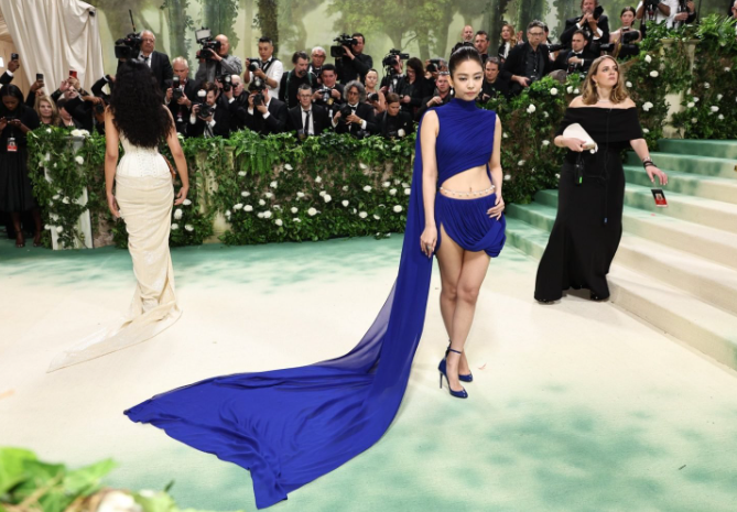 Jennie BLACKPINK di Met Gala 2024