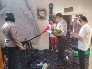 Rumah Milik Erwan Prasetyo di Desa Puhsarang, Kecamatan Semen Terbakar, Kerugian Puluhan Juta Rupiah