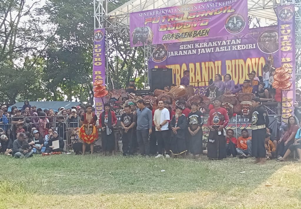 Kesenian Kuda Lumping Putro Bandil Budoyo Tampil di Sumber Cakarsi, Lestarikan Budaya, Hibur Warga