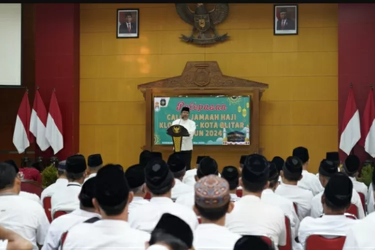 Wali Kota Blitar, Santoso, Melepas Ratusan CJH Kota Blitar, Ini Pesan yang Disampaikan