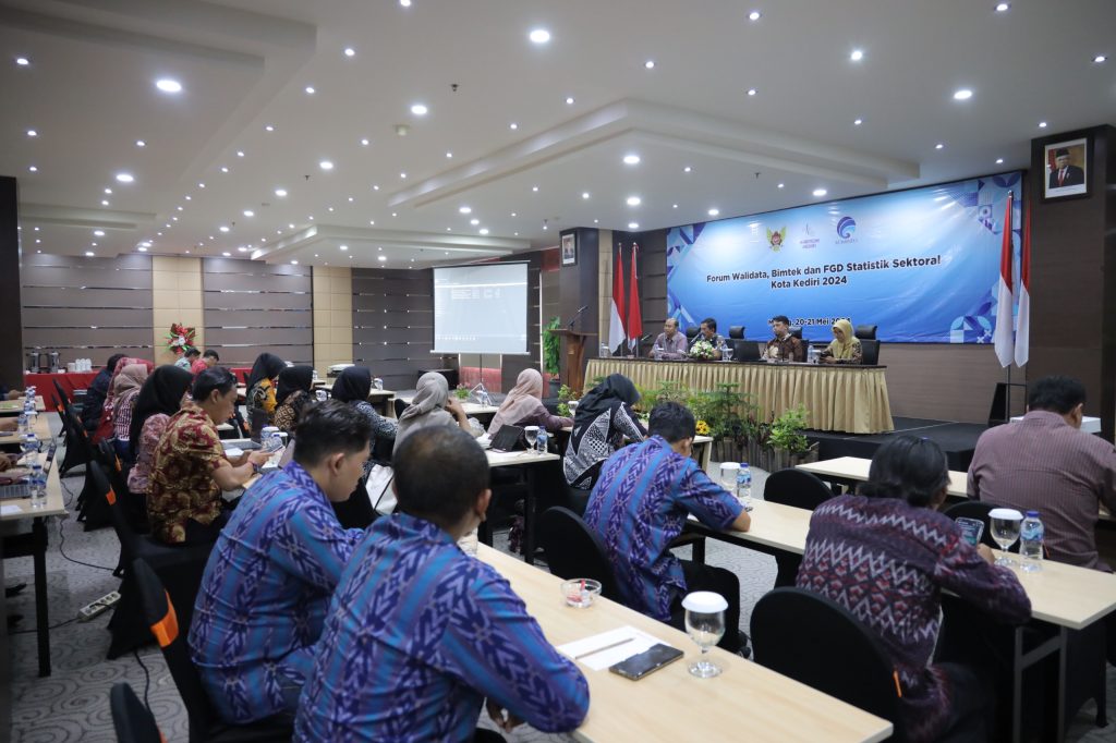 Maksimalkan Penyelenggaraan Statistik Sektoral Tahun 2024, Pemkot Kediri melalui Diskominfo Gelar Forum Walidata dan FGD