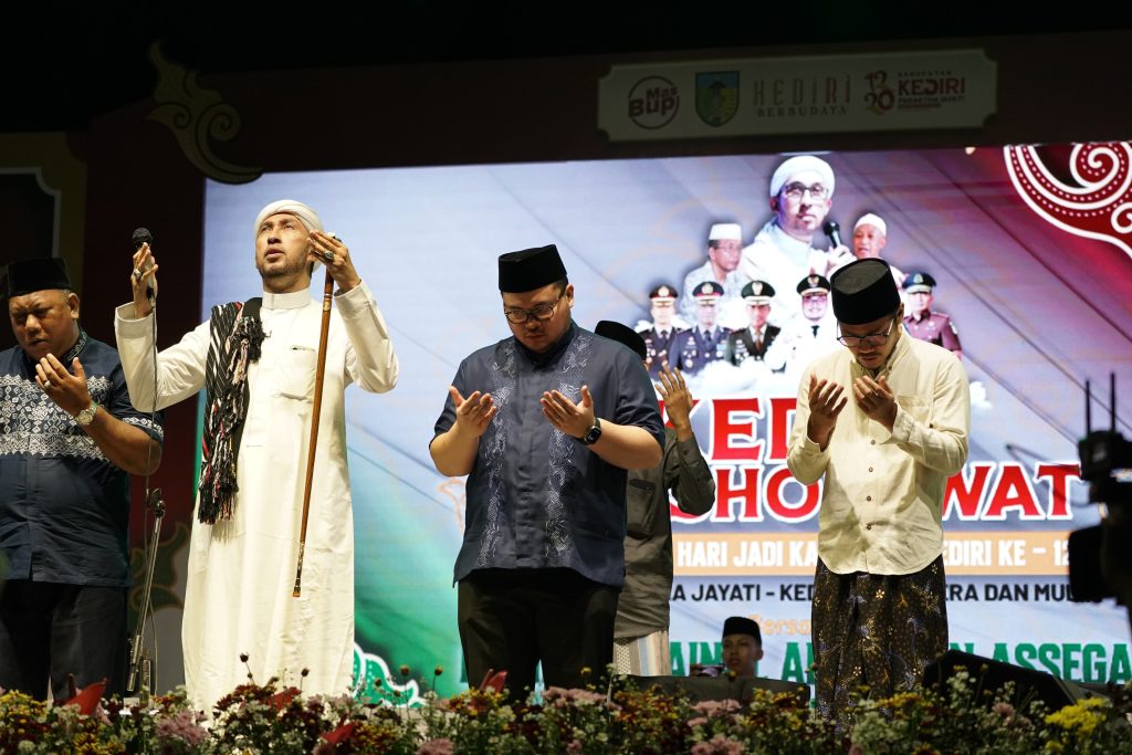 Mas Dhito Sholawatan Bareng Zahir Mania, Habib Bidin : Semoga Kabupaten Kediri Semakin Baik