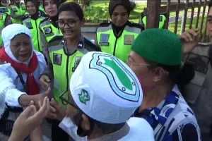Suasana Haru Iringi Pemberangkatan Jemaah Haji Asal Jombang, Ini Infonya