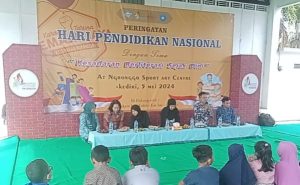 Pendongeng Nasional Asal Blitar  Hadir dalam Peringatan Hardiknas di Kota Kediri, Sampaikan Pentingnya Literasi