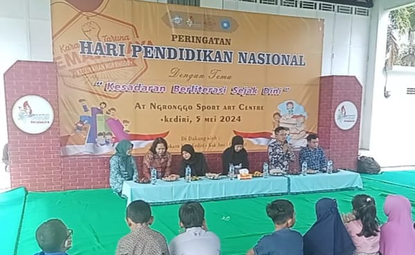 Pendongeng Nasional Asal Blitar Hadir dalam Peringatan Hardiknas di Kota Kediri, Sampaikan Pentingnya Literasi