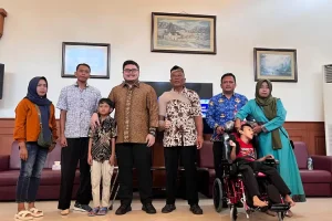 Belasan Penyandang Disabilitas di Kabupaten Kediri Sumringah, Dapat Bantuan Alat Bantu dari Mas Dhito