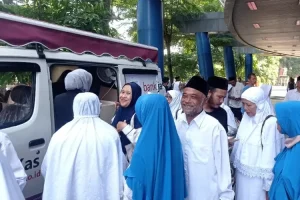 Calon Jemaah Haji Kediri Serbu Jasa Penukaran Uang Bank Jatim