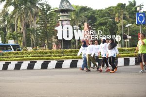 Pj Wali Kota Kediri Zanariah Lari Bareng Komunitas Kediri’s Fun Run for 10th World Water Forum