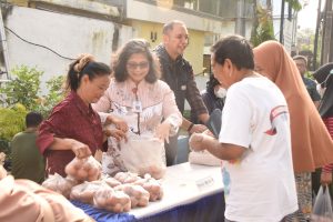 Pj Wali Kota Kediri Zanariah Tinjau OPM di Kecamatan Mojoroto, Respon Kenaikan Gula Pasir dan Minyak Goreng di Pasar